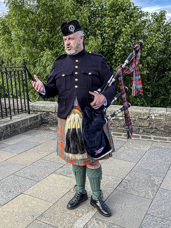 06 15 The paid piper you here about so often i1038