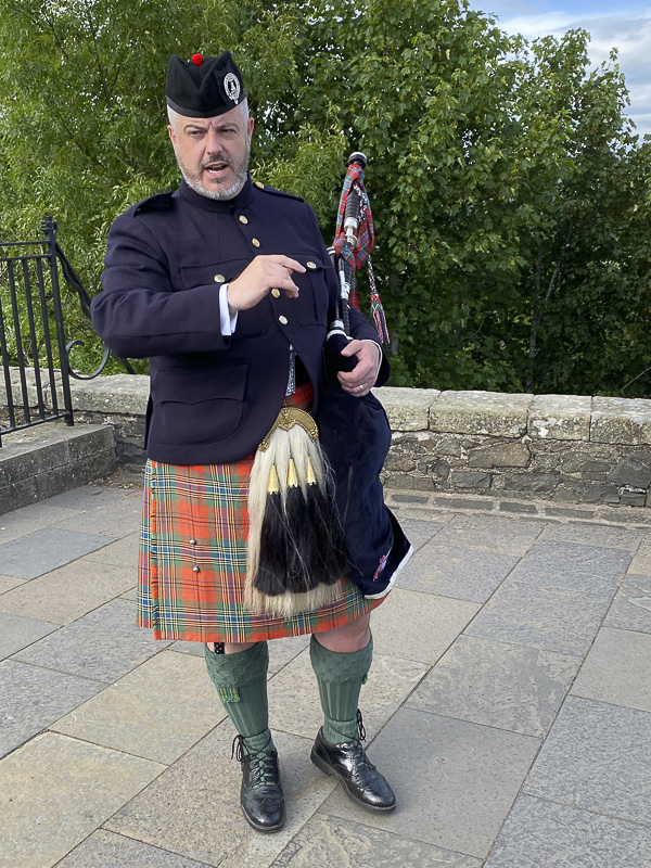 06 15 The paid piper you here about so often i1039