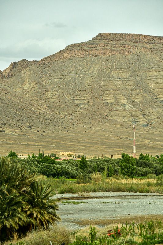04 02 Eroded sedimentay hill Moroc-4185