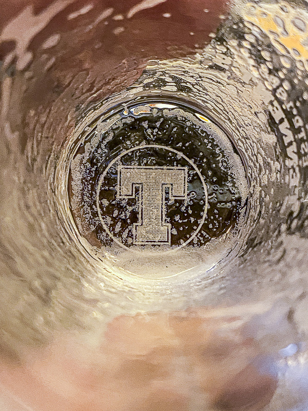 06 15 Alas, the bottom of the glass i1025