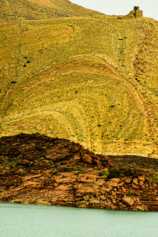 04 02 Highly deformed rocks of reservoir shoreline 4256