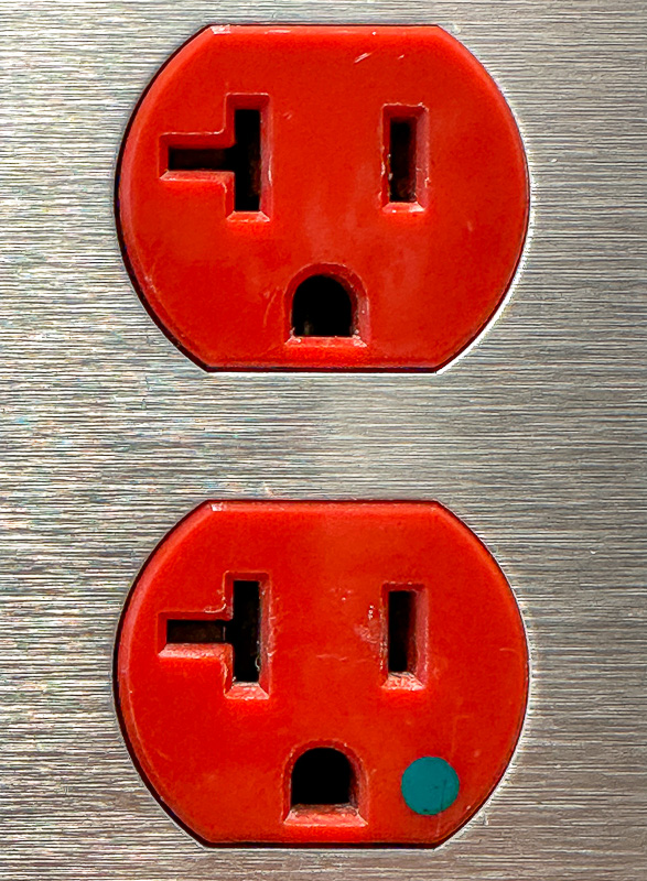 2025 02 18 red 2x i2898