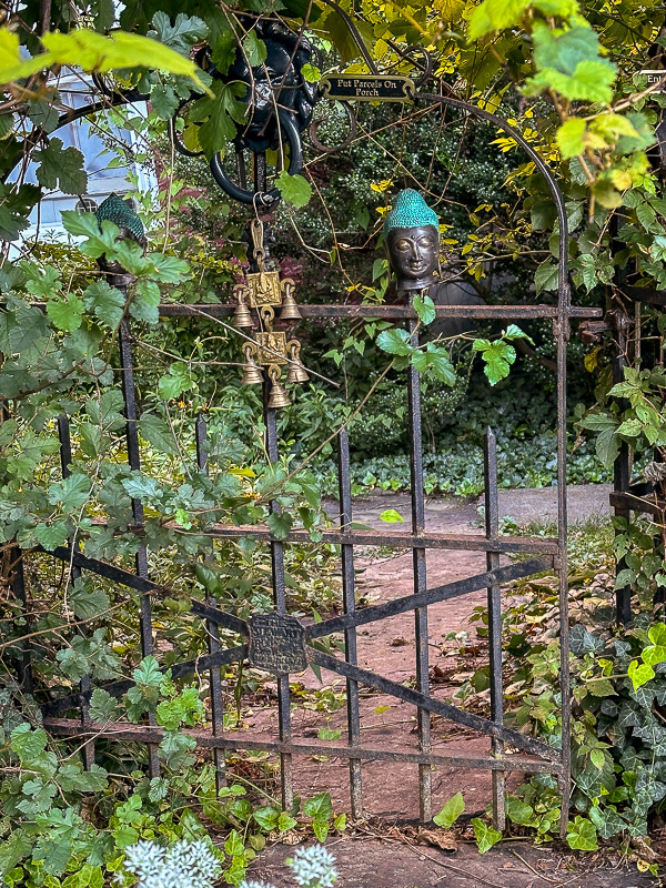 09 02 Eclectic gate i0235