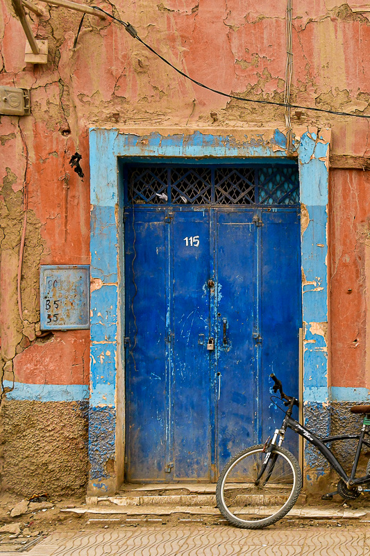 04 02 Blue door and bicycle Moroc-4321-2