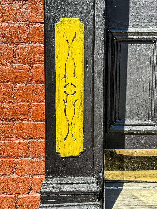09 04 Door frame decour i0387