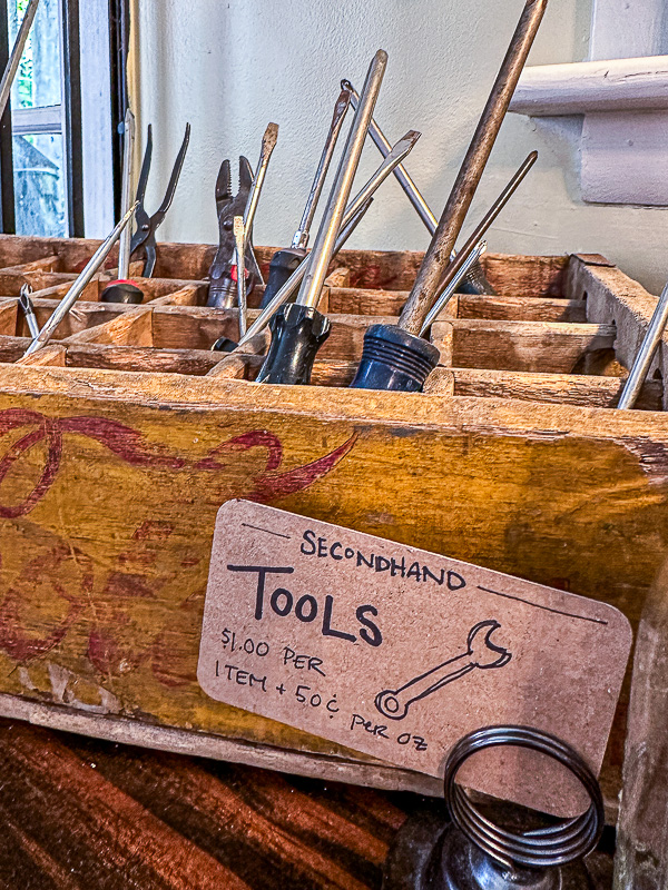 09 04 Used tools for sale 0396