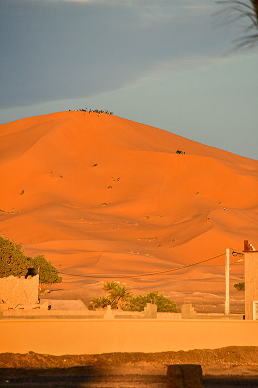 04 02 Watching the sunset on the high dune Moroc-4374