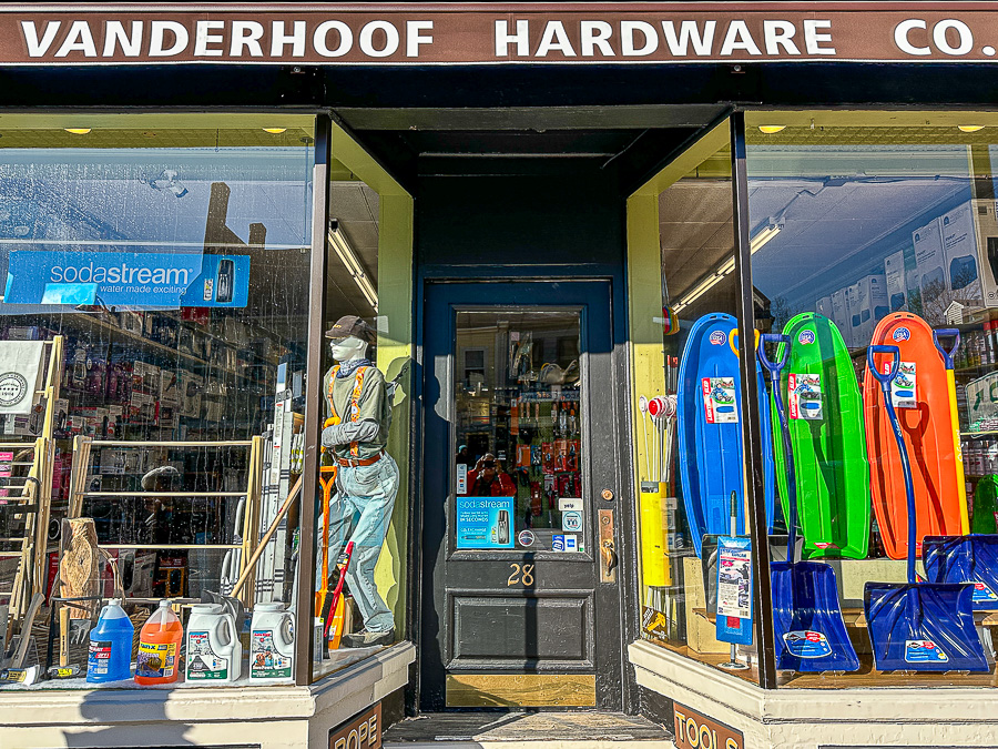 2025 01 17 Vanderhoffs Hardware Store i2580