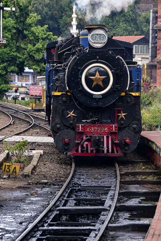 2017 09 05 Steam engine coming our way India-2-2846