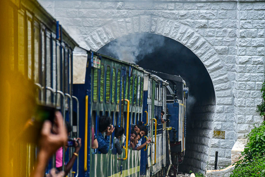 09 05 Kids on a train India-2-2917