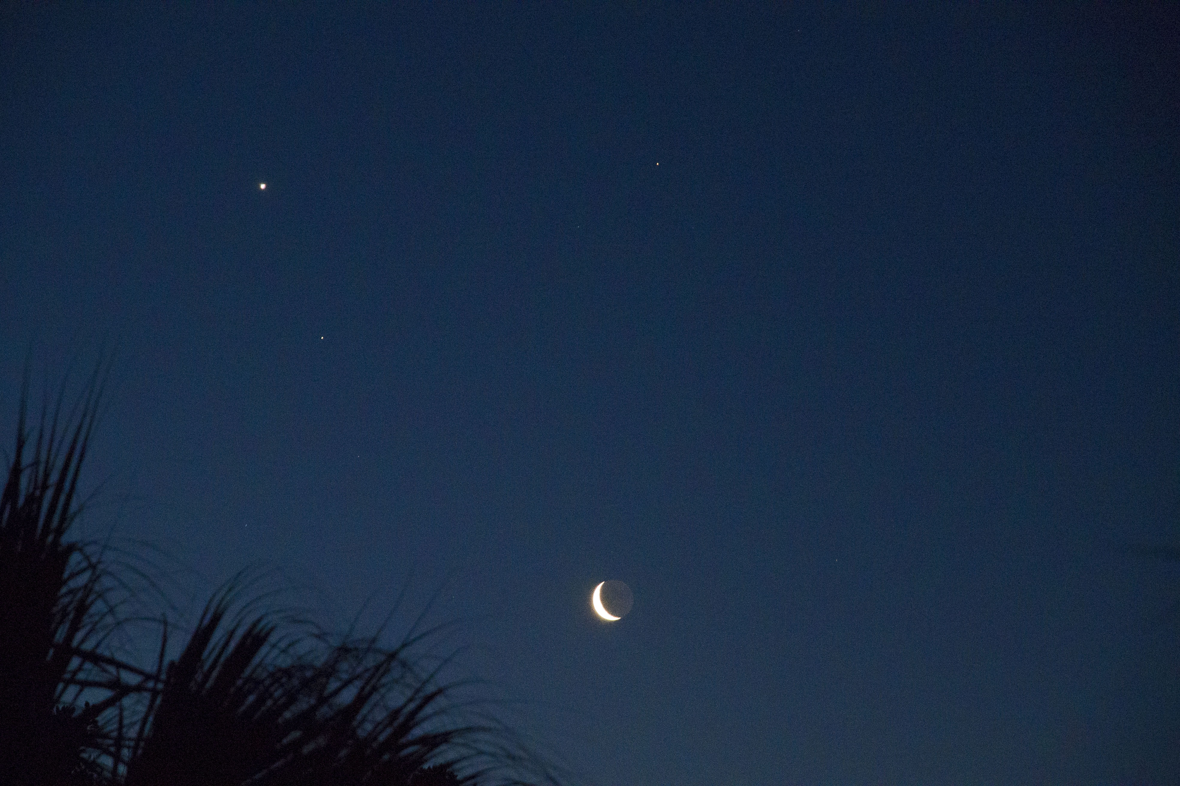 Venus, Mars, Saturn and waning crescent Moon