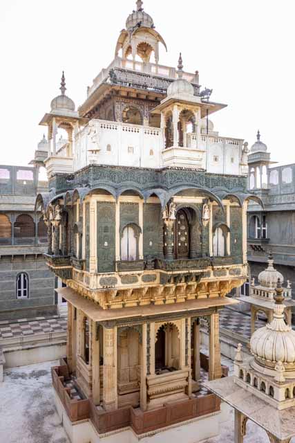 Ek Thambiya Mahal
