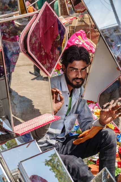 Friendly Mirror Vendor