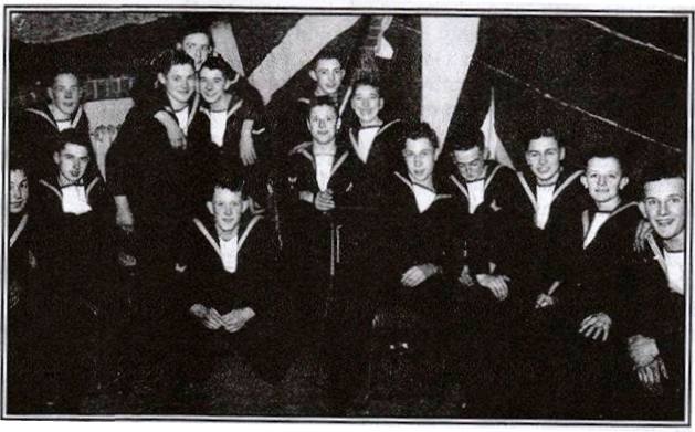 1951-52 - TERRY COOPER, MY DAD ALLAN COOPER POSSIBLY 3RD FROM RIGHT..jpg