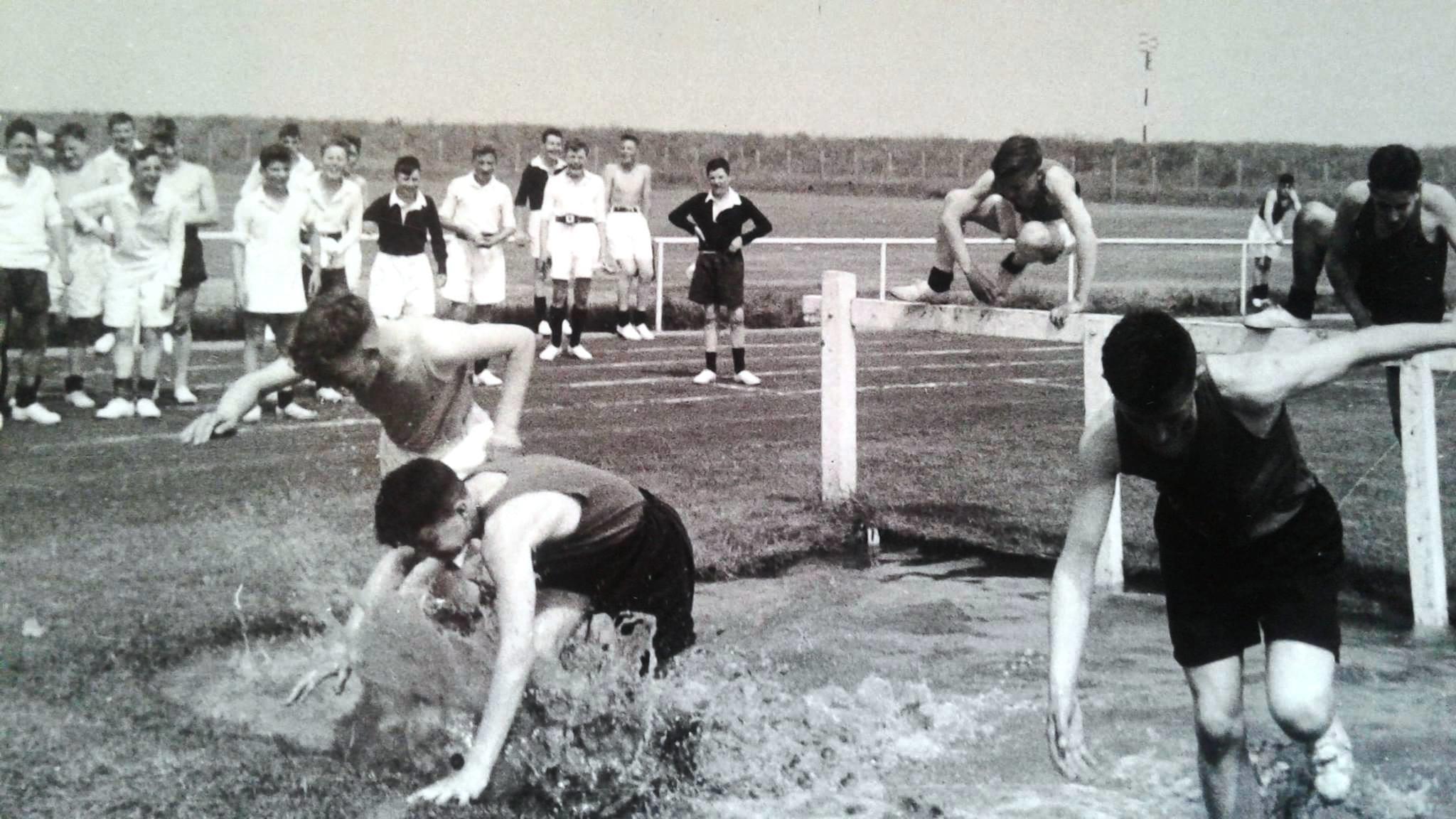 1958-1959 - JOHN POTTER,, 201, BUNTINGS CLASS, END OF CROSS COUNTRY..jpg