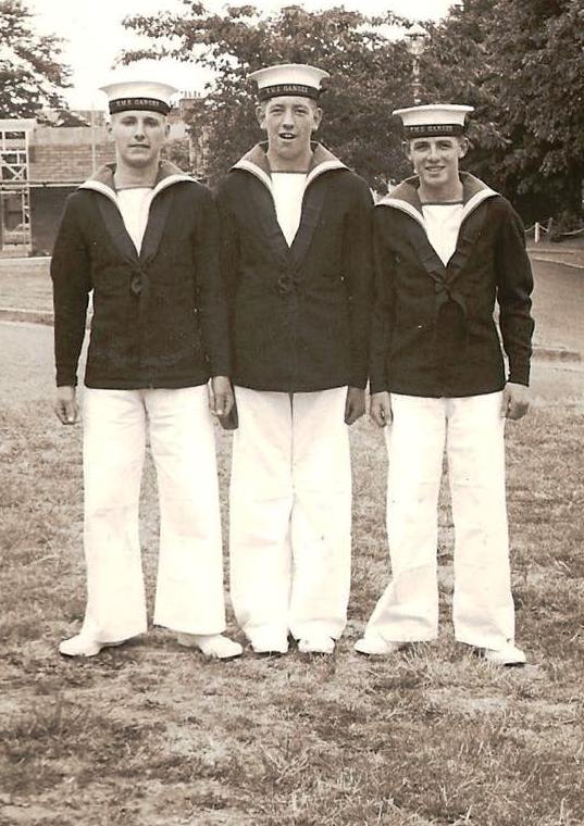 1962 - MIKE DISKETT, MAST MANNING TEAM, I AM IN THE MIDDLE 2.jpg