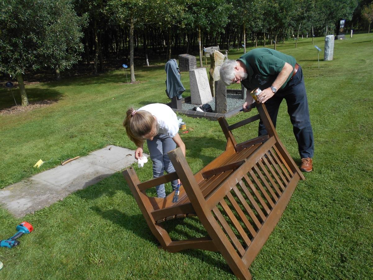 2017 AUGUST - CAPT DUNLOPS BENCH 1 BEING REFURBED BY TOPSEY AND GRANDAUGHTER..jpg