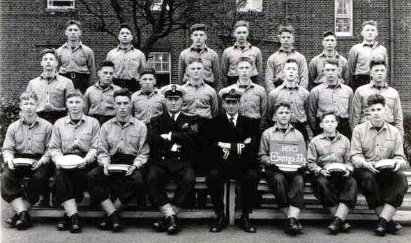 1959, 17TH MARCH - JOHN CHALLIS, EXMOUTH, 46 MESS, 160 CLASS, INSTR. PO JACK CORNWALL, I AM MIDDLE ROW FAR LEFT.