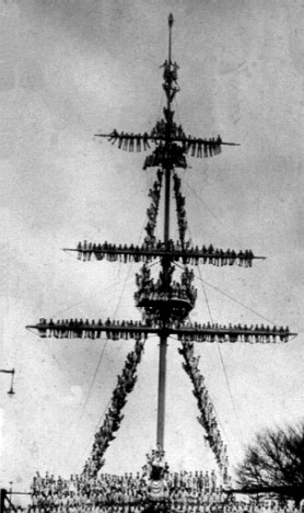 1918 - ARMISTICE DAY, THE MAST FULLY MANNED.jpg