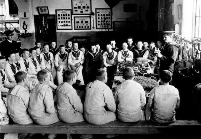 UNDATED - SEAMANSHIP SCHOOL BOYS RECEIVING INSTRUCTION ABOUT BLOCKS.jpg