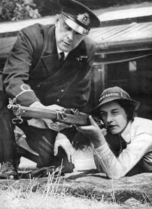 WWII - WRNS RECEIVING INSTRUCTION ON THE RANGE.jpg