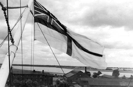 1952 - DOUGLAS CARR - MAST - ENSIGN TOWARDS THE RIVER ORWELL