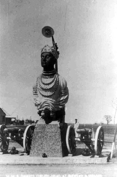 1907 - THE INDIAN PRINCE WITH HIS ORIGINAL CROWN PRIOR TO THE MAST BEING ERRECTED.jpg