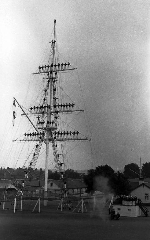 1971 - MANNED MAST, NOTE THE SMOKE FROM SALUTING GUN..jpg