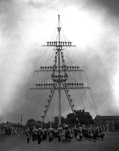 1964 - MANNED MAST WITH COMBINED RM AND BUGLE BAND.jpg
