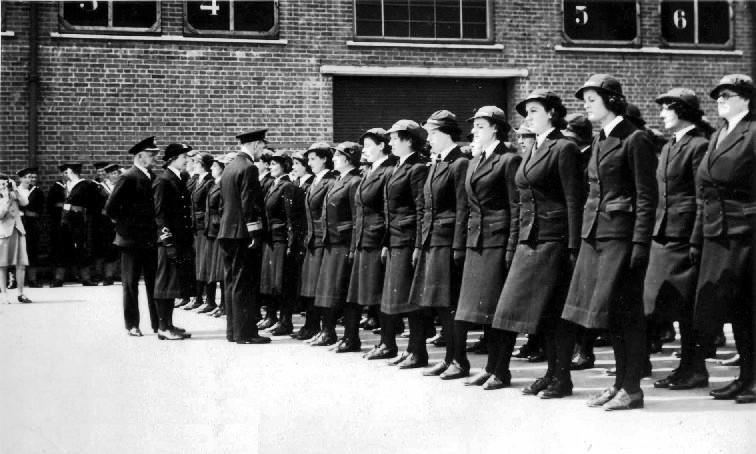 1940-45 - DICKIE DOYLE, WRNS BEING INSPECTED OUTSIDE NELSON HALL DURING WW II.jpg