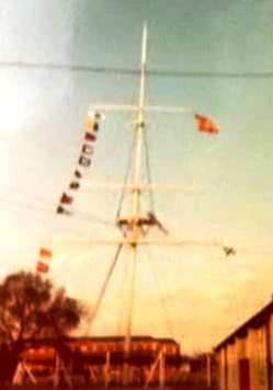 1972, APRIL-JULY - STUART LUCAS, R.O. [G], THE MAST, [PERHAPS A BUNTING CAN EXPLAIN THE FLAG HOISTS].jpg