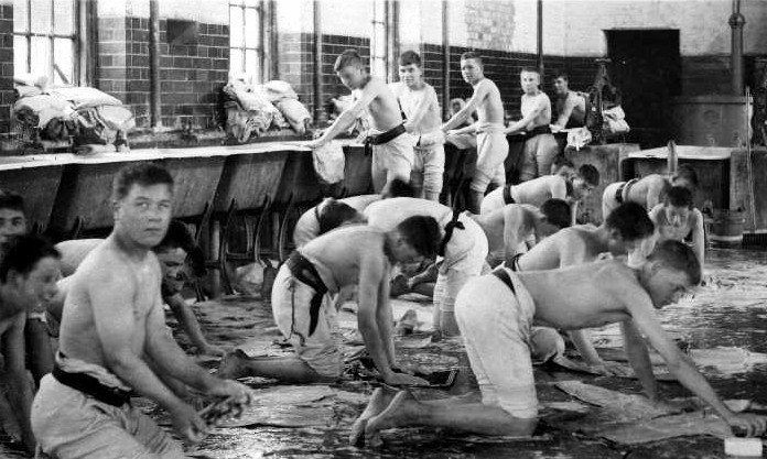 1920s-1950s - DICKIE DOYLE, THE LAUNDRY-THE 'DHOBEY PALACE', IN THE LAUNDRY, GETTING DOWN TO IT IN 1927, 6..jpg