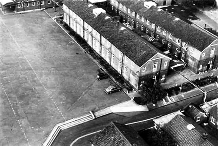 1962 - DAVID BRIGHTON, COLLININGWOOD MESSES 41 AND 42 ON LEFT  43 AND 44 ON RIGHT.jpg