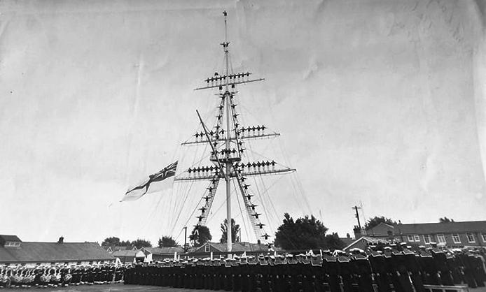 1961, 13TH MARCH - GEORGE McDONALD, 39 RECR., COLLINGWOOD AND GRENVILLE MANNED MAST ON PARENTS DAY.jpg