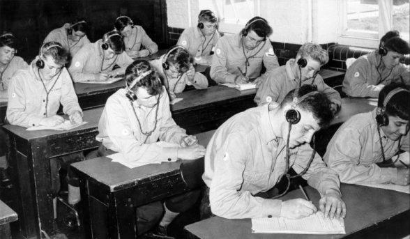 UNDATED - MORSE CODE RECEIVING CLASS.jpg