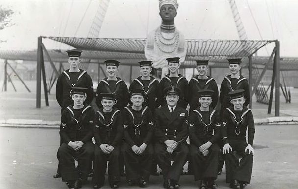 1950, 7TH JULY - ARTHUR DUFF, PASSING OUT PHOTO, I AM 1ST LEFT, FRONT ROW, 5..jpg