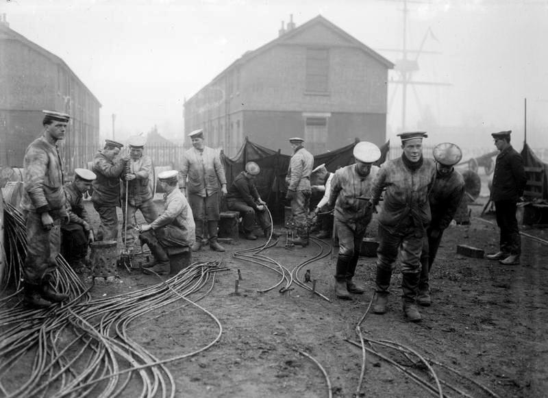 1914-1918 - RATINGS CUTTING WIRE FOR SUBMARINE NETS.jpg