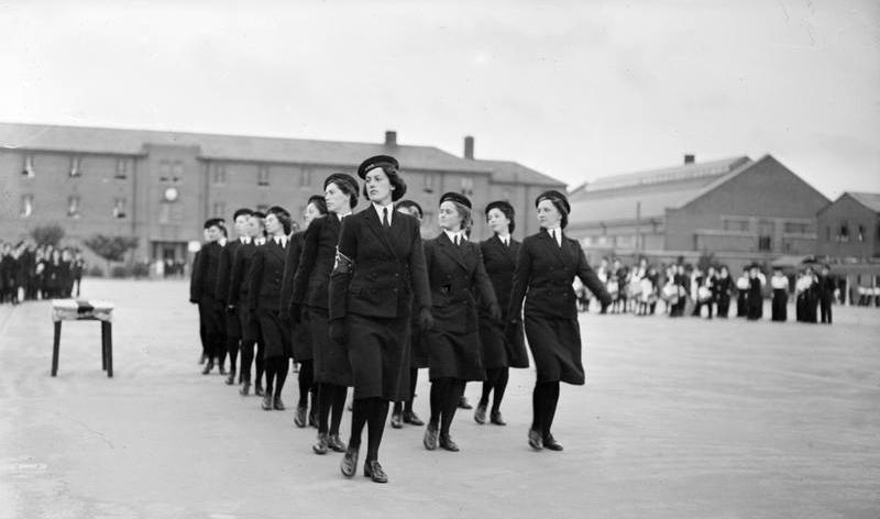 1943, 10 SEPTEMBER - WRNS MARCHING COMP. 250 WRNS FROM VARIOUS BASES. SOURCE IWM, B..jpg