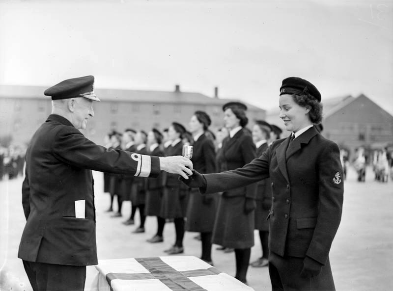 1943, 10 SEPTEMBER - WRNS MARCHING COMP. 250 WRNS FROM VARIOUS BASES. SOURCE IWM, C..jpg