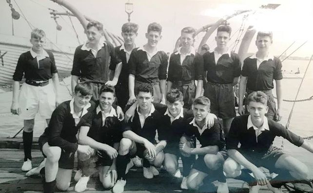1957 - DUNCAN A. SMITH, DRAKE DIVISION, 62 CLASS, CUTTER CREW ON THE BOAT PIER, D..jpg