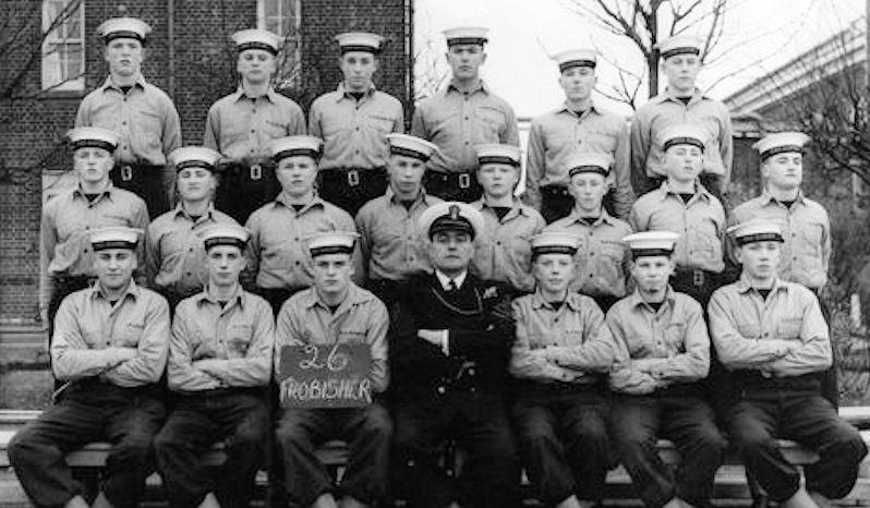 LATE 60'S - CPO GI DENNIS BARBER WITH FROBISHER 26 CLASS. DATE AND NAMES PLEASE.jpg