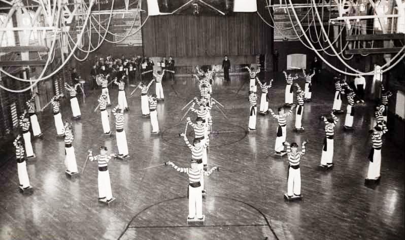 1967 - DENNYS SPENSELY, CUTLASS DISPLAY TEAM, PRACTISING IN THE GYM.jpg