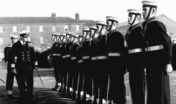 1961, 12TH SEPTEMBER - JOHN HILLS,  HAWKE, 343 CLASS, 48 MESS, GUARD BEING INSPECTED.jpg