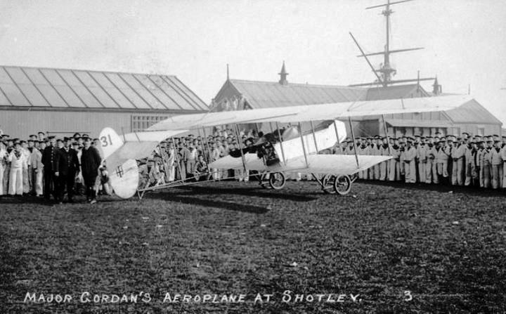 UNDATED - MAJOR GORDANS AEROPLANE AT SHOTLEY.jpg