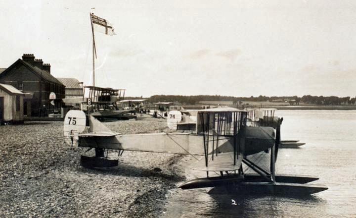 UNDATED - SEA PLANES ON SHOTLEY FORESHORE.jpg