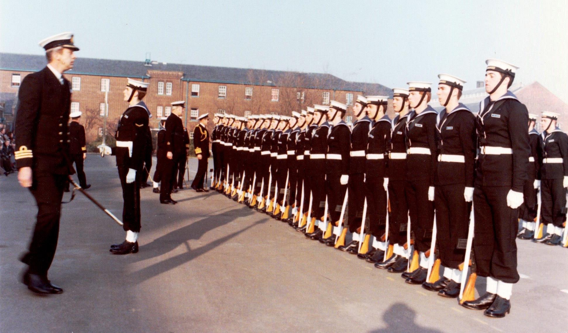 1975, 9TH DECEMBER - STEVE LADDS, LEANDER DIV., PASSING OUT GUARD, IM THE SMALL ONE IN MIDDLE, CLASS LEADER IS BRYAN PERKS.