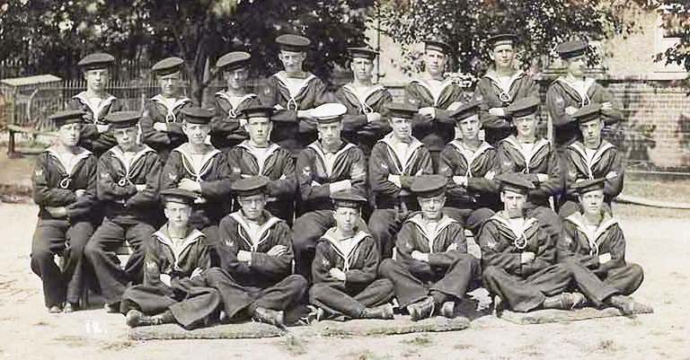 UNDATED - ASSUMED TO BE A CLASS OF NEWLY QUALIFIED BOY TELEGRAPHISTS, CONFIRMATION OF CAP RIBBON NAME AWAITED.jpg