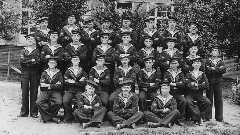 UNDATED - CLASS OR CLASSES OF NEWLY QUALIFIED BOY TELEGRAPHISTS WITH INSTRUCTOR IN CENTRE WITH A WHITE CAP.jpg