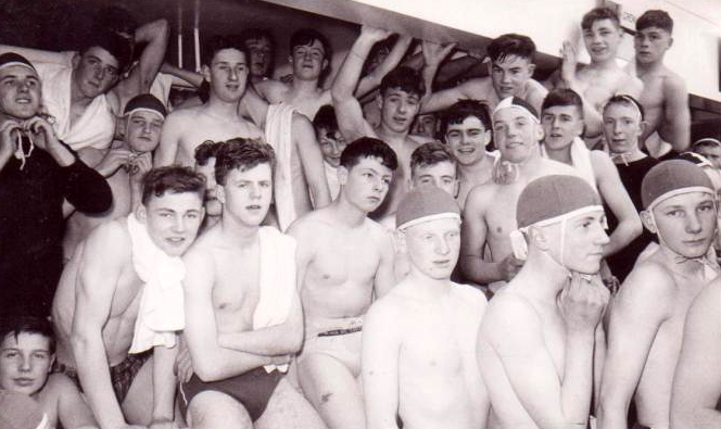 1959, 1ST SEPTEMBER - JAMES LYON, BLAKE 4 AND 6 MESSES, 47 AND 168 CLASSES, IN THE POOL.jpg