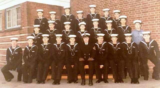 1975, 9TH DECEMBER - STEVE LAMB, 02., LEANDER DIVISION, I AM FRONT ROW, 3RD FROM RIGHT.jpg